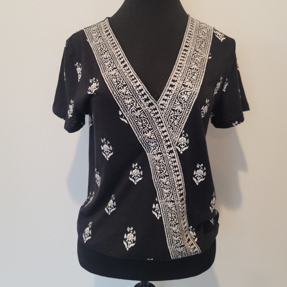 Lucky Brand V Neck Top Size S/P